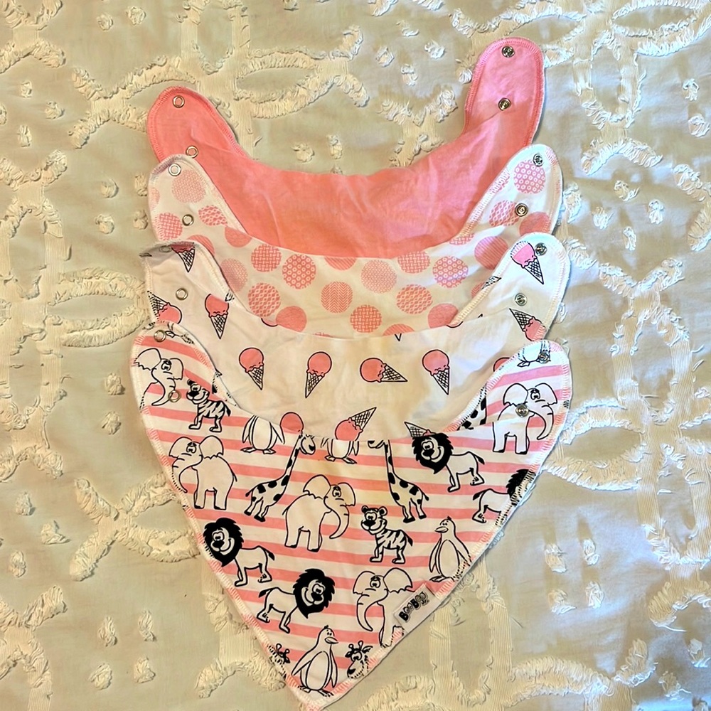 Set of 4 BooBoo Jr. bibs.